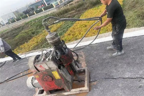 礼县马路面下沉注浆加固